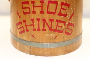 lot 74 image: Vintage Shoe Shine Bucket