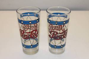 lot 76 image: Set of 2 70s Pepsi-Cola Raised Stained Glass Glasses