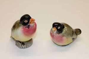 lot 79 image: Set of Robins Ceramic Salt and Pepper Shakers