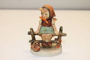 lot 109 image: Antique German 1938 Just Sitting Girl Hummel 112 Reinhold Unger Figure