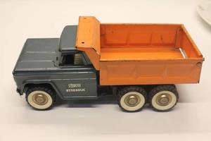lot 116 image: 1965 Structo Powrrr Hydraulic Dump Truck