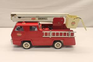 lot 120 image: Vintage 1970 Tonka Red Pressed Steel Snorkel Fire Truck with Rare Bucket