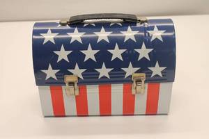 lot 122 image: Alladin Industries Patriotic Flag Lunch Box