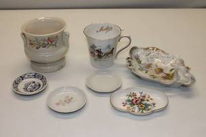 lot 130 image: Lot of 7 Miscellaneous China Pieces