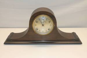 lot 133 image: Vintage Ingraham 8-day Clock