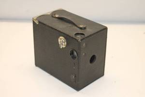 lot 177 image: 1910s Kodak #2 Model C Brownie Box Camera