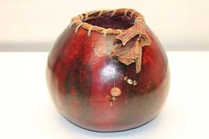 lot 194 image: Decorative Gourd