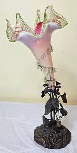 lot 2 image: Antique Victorian Epergne Uranium Glass 13 H
