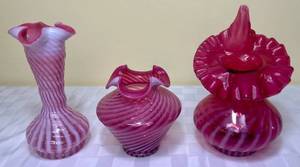 lot 82 image: Vintage Fenton 8 Pink French Swirl Vase with Ruffled Rim, Fenton Ruffled Jack in the Pulpit Vase and Cranberry Swirl Spiral Optic Opalescent Vase