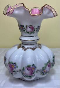lot 94 image: Fenton Charleton Roses Melon Vase In Peach Crest with Hand Painted Flowers and Gold Trim 8