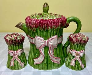 lot 14 image: Vintage Fitz & Floyd Asparagus Salt & Pepper Shakers and Fitz & Floyd Omnibus Green Asparagus with Pink Ribbon Teapot