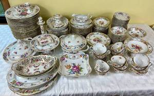 lot 8 image: Dresden Empress Schumann Bavaria Germany 131 piece  Dinnerware Set