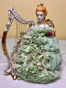 lot 104 image: Vintage MZ Irish Dresden Lace Porcelain Sinead Emerald Collection With Harp