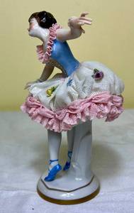 lot 115 image: Aelteste Volkstedter Dresden Lace Ballerina Dancer 7 and Seated Ballerinas 4 H Figurines
