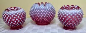 lot 83 image: Set of 3 Fenton Cranberry Hobnail Opalescent Rose Bowls, three pieces, two sizes 4 and 5.5