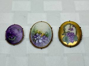 lot 145 image: Set of 3 Porelain Oval Victorian Brooches in Purple - 2, 1.75 and 1.5