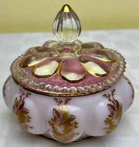 lot 163 image: Fenton Peach Crest Vanity Melon Lidded Powder Jar with Tyndale Gold Roses -label on bottom
