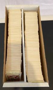 lot 71B image: Bulk Box #7 - Large Lot of 1992 Topps MLB Baseball Cards
