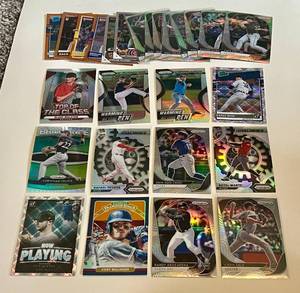 lot 39D image: 25 Modern Baseball Rookies, Stars, Parallels and More Cards - Alonso, Bellinger, Arozarena RC, Yelich