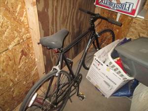 lot 03 image: Abandoned stored goods in unit B2 6x6.  Buyer MUST remove All Contents and leave behind any personal items found.
