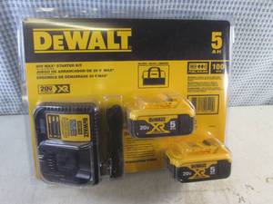 lot 13 image: (H-2) Dewalt 20V Max Starter Kit - 2 Batteries, Charger and Tool Bag