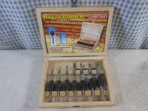 lot 49 image: (EC1) 22pc Countersink Bit Set in Wood Box