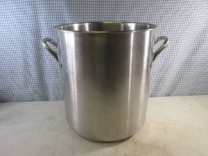 lot 72 image: (EW4) Large Stainless Steel Stock Pot 14 34 W x 16 H