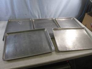 lot 77 image: (CSB) 5 Cookie Sheets 17 34 x 13...