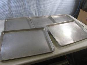 lot 81 image: (BS) 5 Cookie Sheets 17 34 x 13...