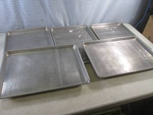 lot 82 image: (BS) 5 Cookie Sheets 17 34 x 13...