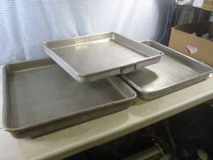 lot 83 image: (EW6) 3 Large Roasting Pans with Handles 21 12 x 19 12 x 2 12 Deep