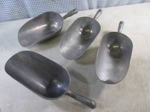 lot 85 image: (EC1) 4 Metal Scoops Ice and More 3 Are 12 Long 1 Is 13 Long Overall