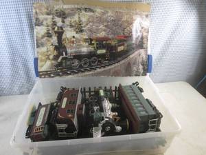 lot 120 image: (EW2) Battery Operated Train Set In Tote with Lid