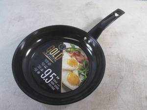 lot 125 image: (H-1) Gold Select 9.5 Non-Stick Fry Pan - New