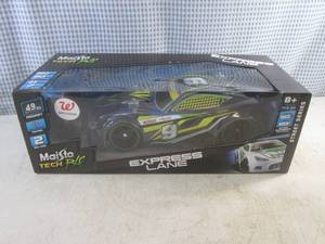 lot 140 image: (EW5) Maisto Tech RC Remote Control Car - Car Is Approx 13 Long