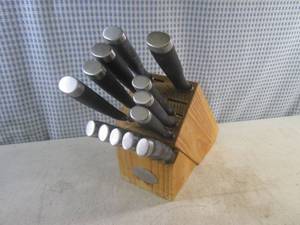 lot 141 image: (EC1) Hampton Forge Kitchen Knife Set with Wood Block - Missing 2 Knives and Scissors