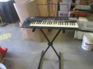 lot 151 image: (A-3) Yamaha PSR-3 Electric Piano Keyboard with Stand - Works