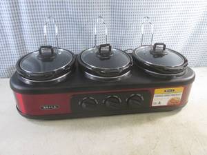 lot 153 image: (BR3) Bella Triple Slow Cooker with Lid Rests 1.5 Qt Each