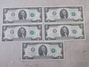lot 207 image: (CNTR) 5 Uncirculated Consecutive Serial Number $2.00 Bills