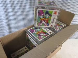 lot 209 image: (D-3) Case of 6 Disney Donald and Daisy Duck 850pc Puzzles