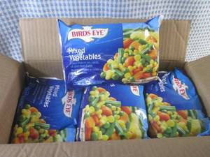 lot 214 image: (FRZ) Case of 12 Bags Frozen Birds Eye Mixed Vegetables 1 Pound Bags Past Date