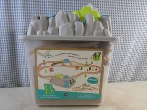 lot 257 image: (D-2) Wood & Wheels 47pc Wooden Train Set In A Bucket