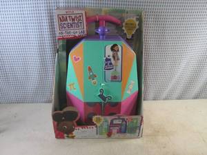lot 260 image: (BS) Netflix Ada Twist Scientist On-The-Go LabOver 20 pcs
