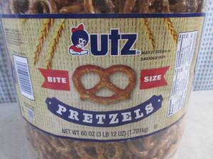lot 297 image: (C-1) Large Container of Bite Size Pretzels 60oz (3 lb 12 oz) Best by May 2024