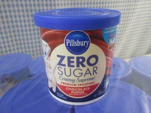 lot 307 image: (C-1) 8 Pillsbury Zero Sugar Creamy Supreme Chocolate Fudge Frosting 15oz Best by Feb 2024