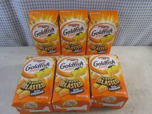 lot 339 image: (B-3) 6 Bags Goldfish Baked Snack Crackers 6.6oz Best by March 2024