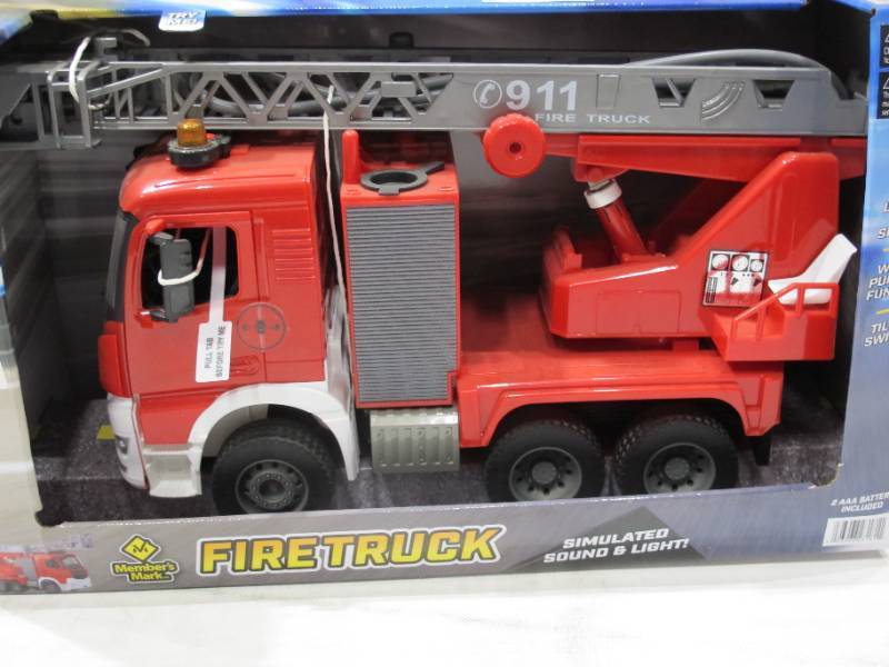 lot 392 image: NEW Members Mark Toy Fire Truck Working Lights and Sounds - Sprays Real Water 120 Scale