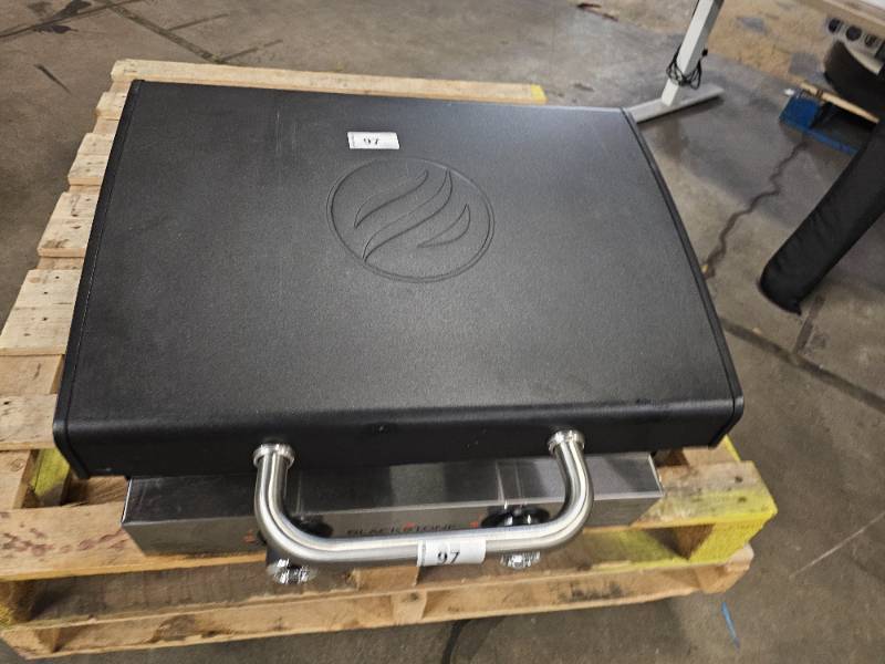 lot 97 image: Blackstone Original 22in Griddle wHood - USED - WORKS