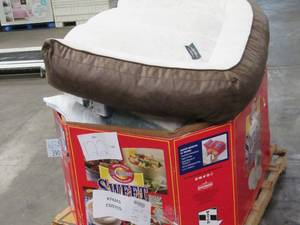 lot 122 image: Pallet of Store Overstock Store and Ecommerce Product and Returns