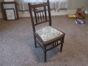 (DLR) Vintage Wood Chair with Padd...